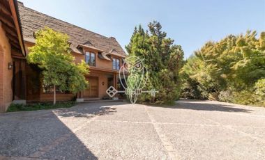 Casa estilo ingles en venta de 7 dorm. las brisas en Colina