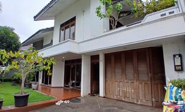 Rumah di lingkungan prestige Interkon Kebun Jeruk dijual