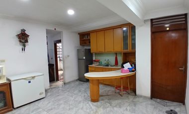 Rumah di lingkungan prestige Interkon Kebun Jeruk dijual