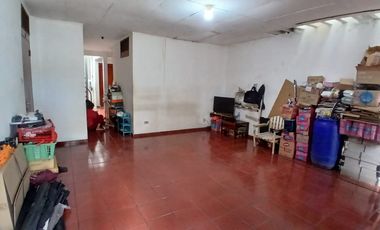 Rumah di lingkungan prestige Interkon Kebun Jeruk dijual