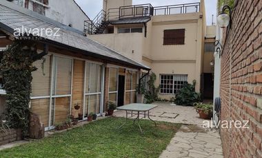 Casa  10 Ambientes Venta Caseros Ideal 2 Familias