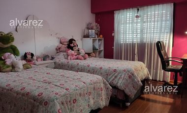 Casa  10 Ambientes Venta Caseros Ideal 2 Familias
