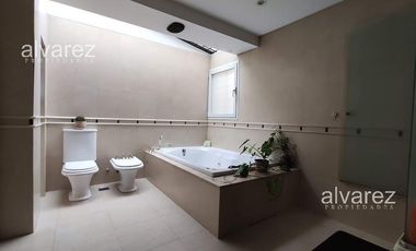 Casa  10 Ambientes Venta Caseros Ideal 2 Familias