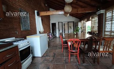 Casa  10 Ambientes Venta Caseros Ideal 2 Familias