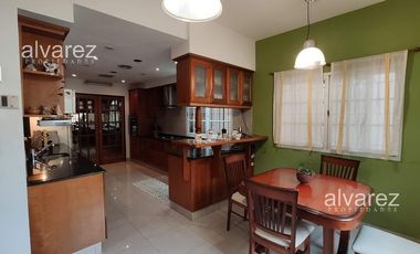 Casa  10 Ambientes Venta Caseros Ideal 2 Familias