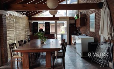 Casa  10 Ambientes Venta Caseros Ideal 2 Familias