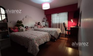 Casa  10 Ambientes Venta Caseros Ideal 2 Familias