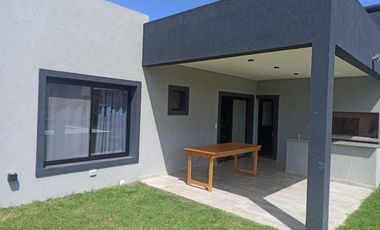 Casa amueblada en San Ramiro Pilar del Este