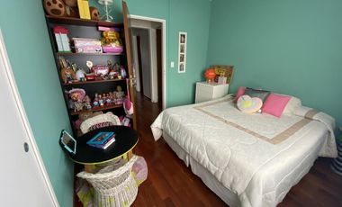 Impecable casa de categoría  reciclada a nuevo de 3 dormitorios en Olivos
