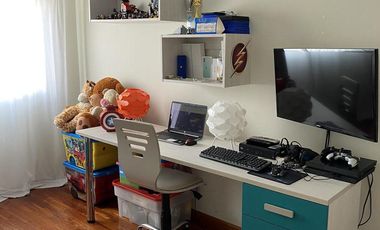 Impecable casa de categoría  reciclada a nuevo de 3 dormitorios en Olivos