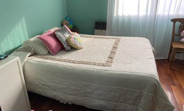 Impecable casa de categoría  reciclada a nuevo de 3 dormitorios en Olivos