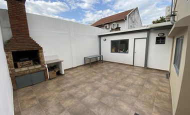 Impecable casa de categoría  reciclada a nuevo de 3 dormitorios en Olivos