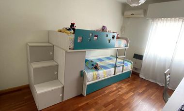 Impecable casa de categoría  reciclada a nuevo de 3 dormitorios en Olivos