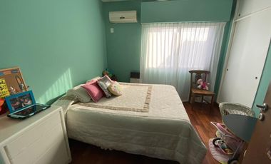 Impecable casa de categoría  reciclada a nuevo de 3 dormitorios en Olivos