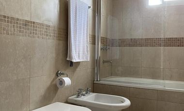 Impecable casa de categoría  reciclada a nuevo de 3 dormitorios en Olivos
