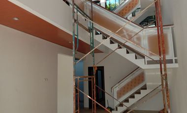 Rumah baru mewah 2..5 lantai cigadung Dago dekat jalan shm