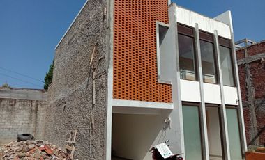 Rumah baru mewah 2..5 lantai cigadung Dago dekat jalan shm