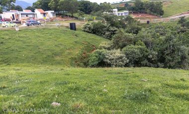 EN CONDOMINIO LAGOS DE MARACAIBO SE VENDE LOTE. Cod V5662