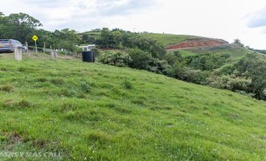 EN CONDOMINIO LAGOS DE MARACAIBO SE VENDE LOTE. Cod V5662