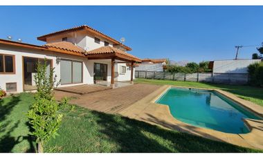 Venta Casa 2D 3B con terraza y piscina en condominio El Golf