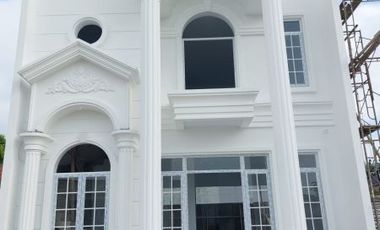 Rumah baru modern classic di Ciracas Cibubur Jakarta timur