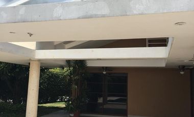 Venta Casa tipo Mansión Urbanización El Rio con Piscina y vista al Lago