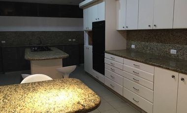 Venta Casa tipo Mansión Urbanización El Rio con Piscina y vista al Lago