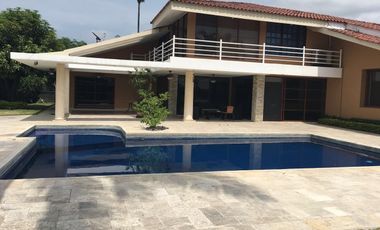 Venta Casa tipo Mansión Urbanización El Rio con Piscina y vista al Lago