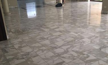 Venta Casa tipo Mansión Urbanización El Rio con Piscina y vista al Lago