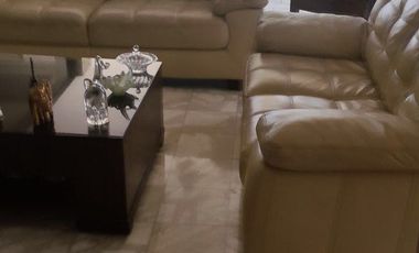 Venta Casa tipo Mansión Urbanización El Rio con Piscina y vista al Lago