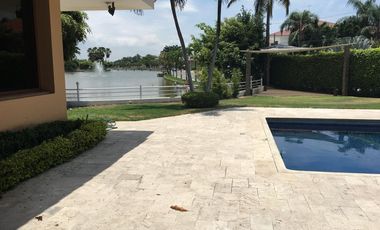 Venta Casa tipo Mansión Urbanización El Rio con Piscina y vista al Lago