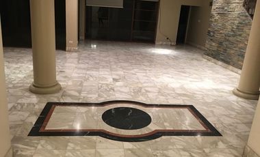 Venta Casa tipo Mansión Urbanización El Rio con Piscina y vista al Lago