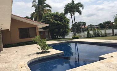 Venta Casa tipo Mansión Urbanización El Rio con Piscina y vista al Lago