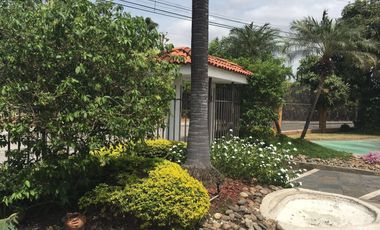 Venta Casa tipo Mansión Urbanización El Rio con Piscina y vista al Lago