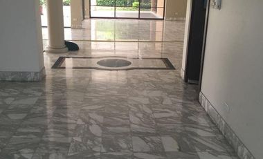 Venta Casa tipo Mansión Urbanización El Rio con Piscina y vista al Lago