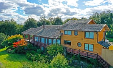 Casa con hermosa vista y acceso al Lago Ranco