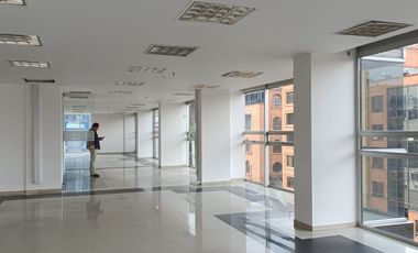 edificio en arriendo en chico norte iii. Cod A51772