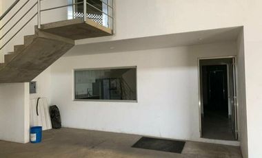 Oficinas con bodega en Lomas del Blvd en renta