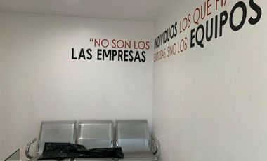 Oficinas con bodega en Lomas del Blvd en renta