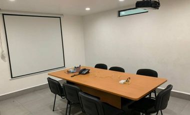 Oficinas con bodega en Lomas del Blvd en renta