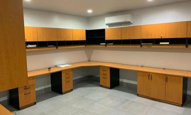 Oficinas con bodega en Lomas del Blvd en renta