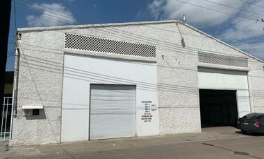 Oficinas con bodega en Lomas del Blvd en renta