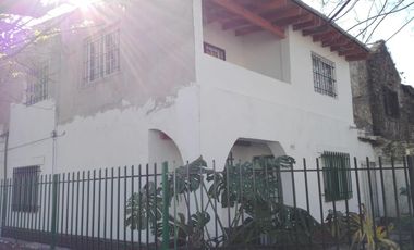 Casa en venta - 6 Dormitorios 3 Baños - Cochera - 300Mts2 - El Palomar