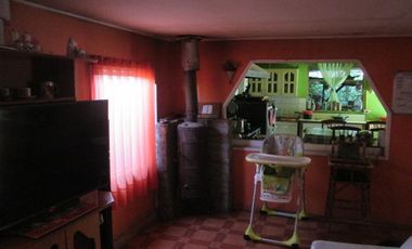 Linda Casa De 2 Pisos En Sitio¡¡ A Pasos Del Centro De La Comuna De Curacavi.