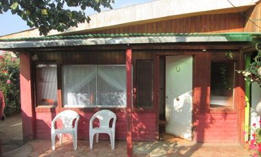 Linda Casa De 2 Pisos En Sitio¡¡ A Pasos Del Centro De La Comuna De Curacavi.