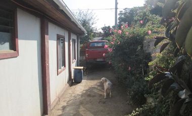 Linda Casa De 2 Pisos En Sitio¡¡ A Pasos Del Centro De La Comuna De Curacavi.