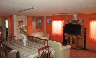 Linda Casa De 2 Pisos En Sitio¡¡ A Pasos Del Centro De La Comuna De Curacavi.