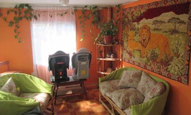 Linda Casa De 2 Pisos En Sitio¡¡ A Pasos Del Centro De La Comuna De Curacavi.