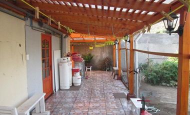 Linda Casa De 2 Pisos En Sitio¡¡ A Pasos Del Centro De La Comuna De Curacavi.