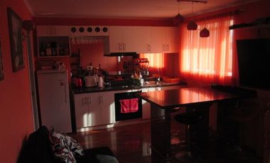 Linda Casa De 2 Pisos En Sitio¡¡ A Pasos Del Centro De La Comuna De Curacavi.